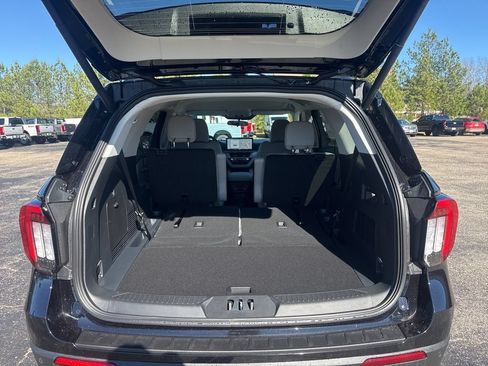 New 2026 Ford Explorer Active w/ Active Comfort Package RWD image 16