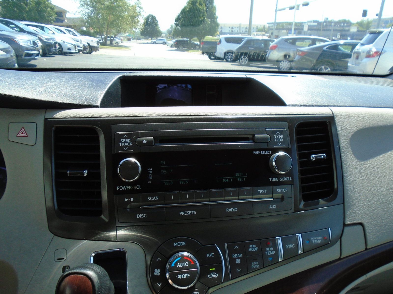 Used 2012 Toyota Sienna XLE AWD/4WD image 17