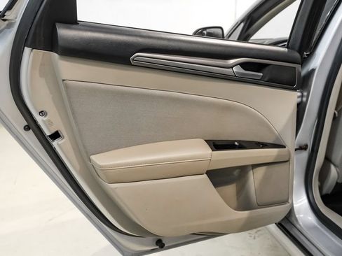 Used 2017 Ford Fusion SE FWD image 42