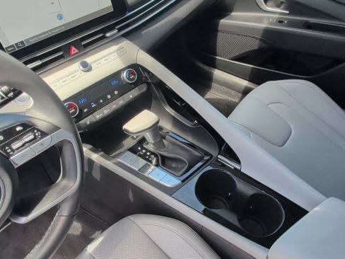 Used 2025 Hyundai Elantra Limited FWD image 31