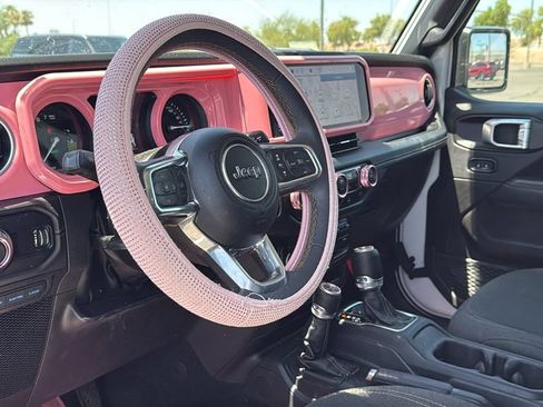 Used 2024 Jeep Wrangler Unlimited Sahara AWD/4WD image 15