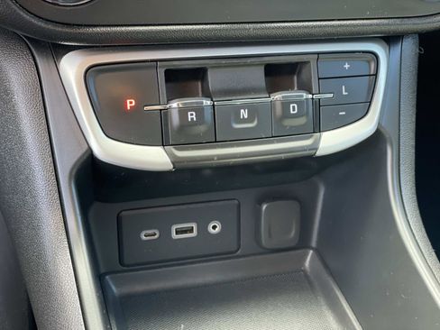 Used 2023 GMC Terrain SLE w/ Driver Convenience Package image 18