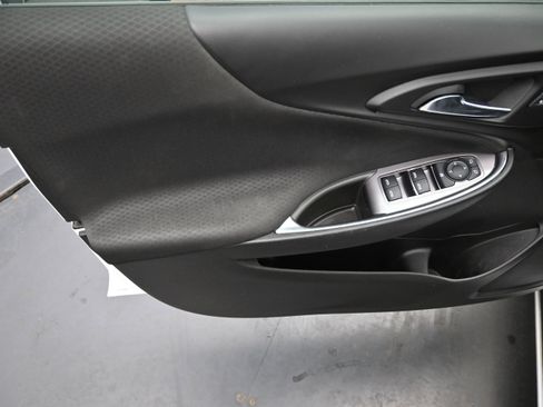 Used 2018 Chevrolet Malibu LT FWD image 12