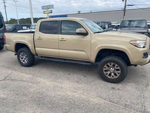 Used 2018 Toyota Tacoma SR5 image 9