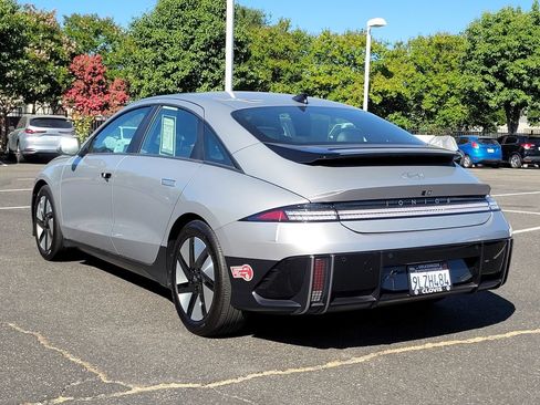 Used 2024 Hyundai Ioniq 6 SE RWD image 8