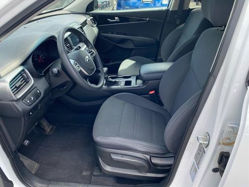 Used 2020 Kia Sorento LX AWD/4WD image 10