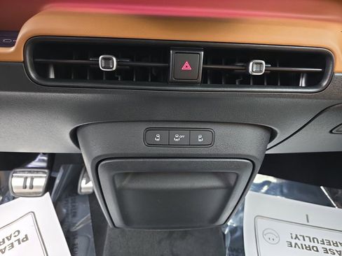 Used 2025 Volkswagen ID. Buzz Pro S Plus image 33