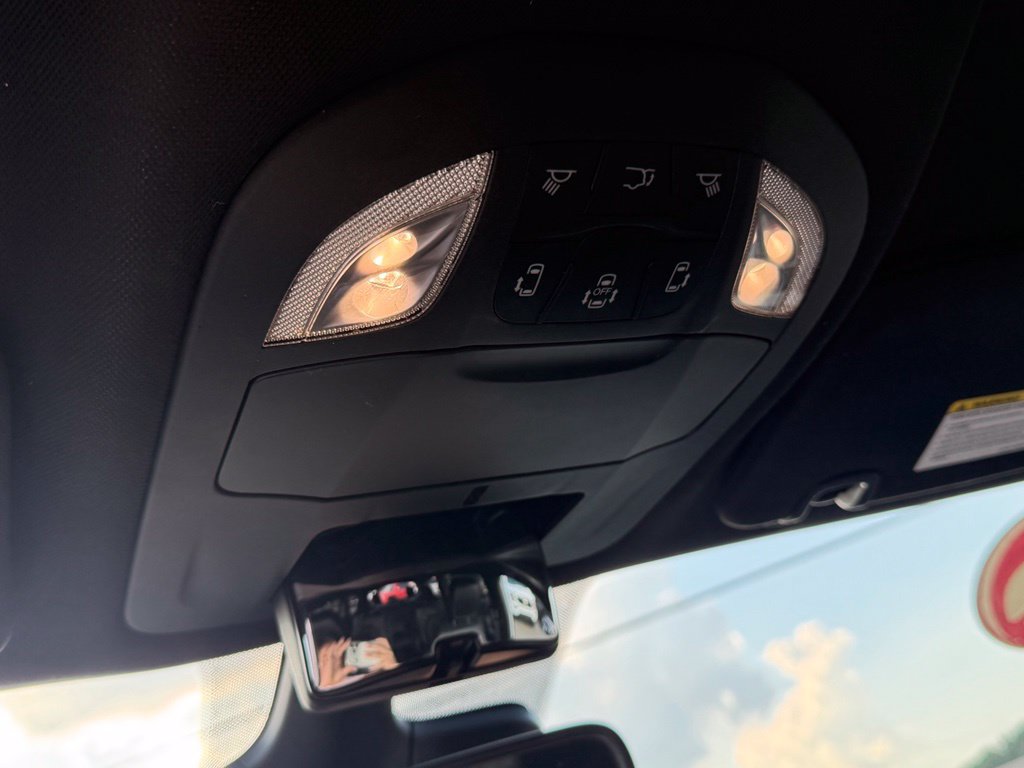 Used 2025 Chrysler Pacifica Select FWD image 30