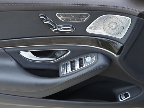 Used 2020 Mercedes-Benz S 560 Sedan image 28