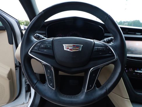 Used 2017 Cadillac XT5 Premium Luxury FWD image 9