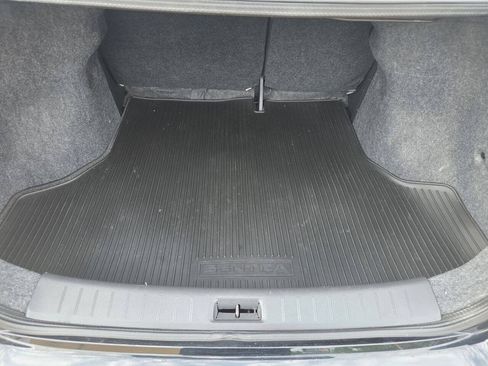 Used 2018 Nissan Sentra SR w/ Technology Package FWD image 8