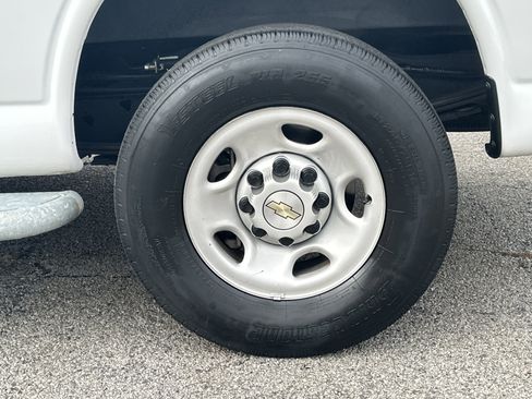 Used 2024 Chevrolet Express 2500 w/ Driver Convenience Package image 18