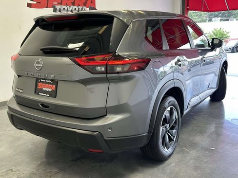 Used 2025 Nissan Rogue SV FWD image 3