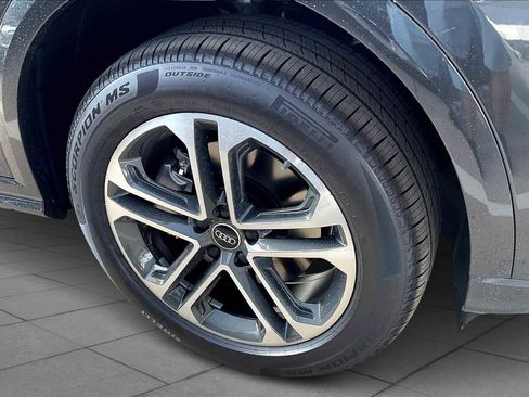 Certified 2025 Audi Q5 Premium w/ Convenience Package image 11