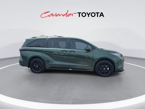 Certified 2025 Toyota Sienna XLE Woodland Edition AWD/4WD image 9