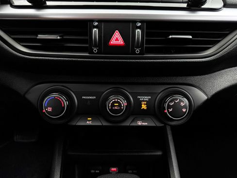 Certified 2022 Kia Forte Sedan FWD image 23