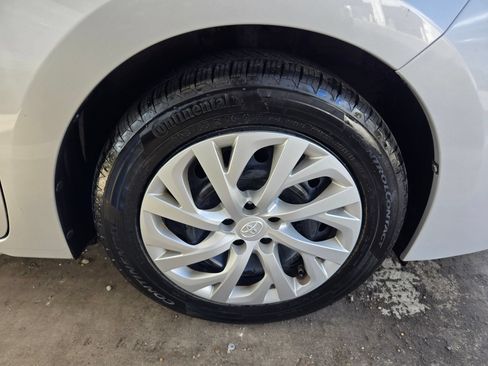 Used 2018 Toyota Corolla LE FWD image 10