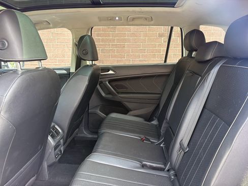 Used 2022 Volkswagen Tiguan SE w/ Panoramic Sunroof Package FWD image 16