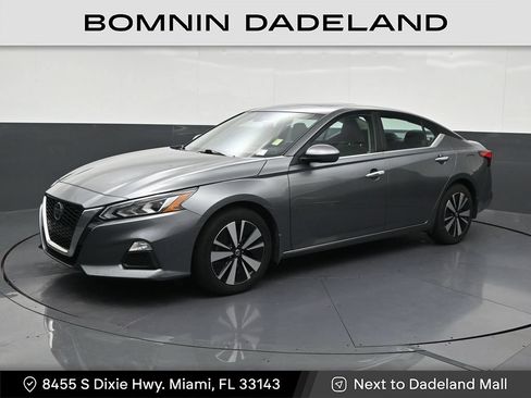 Used 2022 Nissan Altima 2.5 SV w/ SV Premium Package FWD image 1