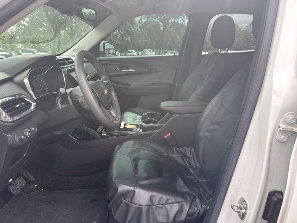 Used 2022 Chevrolet TrailBlazer LT w/ Sun and Liftgate Package FWD image 9