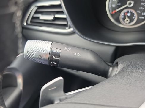Used 2025 Genesis G70 2.5T RWD image 22