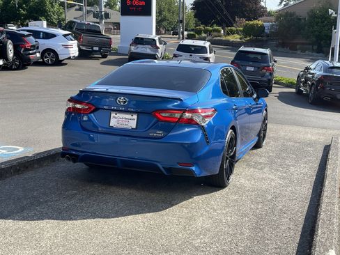 Used 2018 Toyota Camry SE FWD image 6