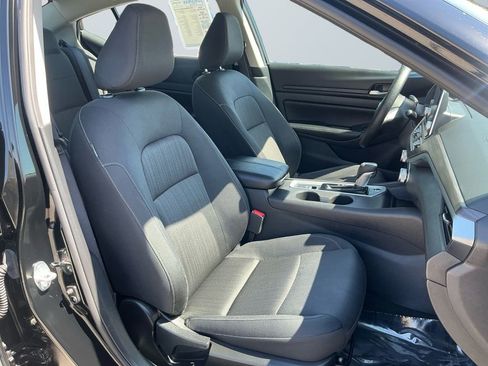 Used 2025 Nissan Altima 2.5 SV image 16