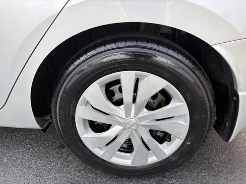 Used 2022 Nissan Versa S w/ Trunk Package image 27