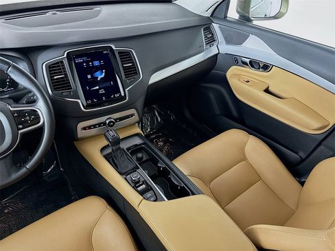 Used 2016 Volvo XC90 T6 Momentum w/ Vision Package image 24