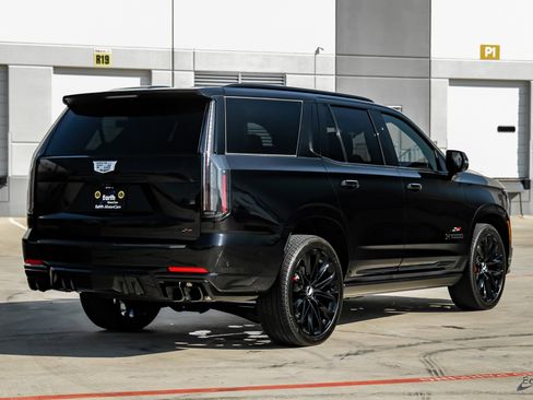 Used 2025 Cadillac Escalade V image 13