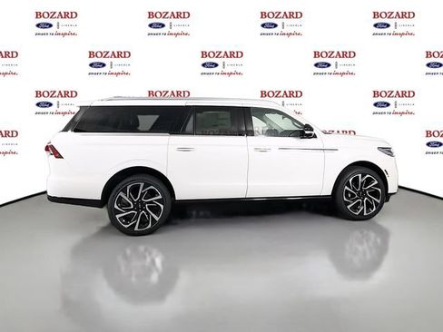 New 2026 Lincoln Navigator L Reserve AWD/4WD image 8