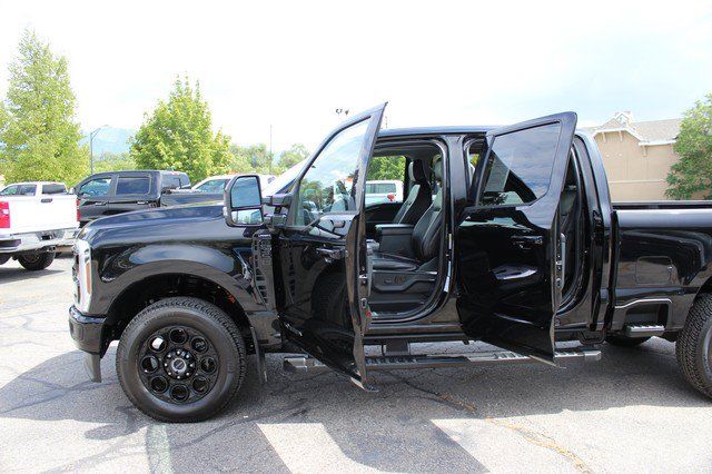 Used 2025 Ford F350 Lariat w/ Black Appearance Package AWD/4WD image 10