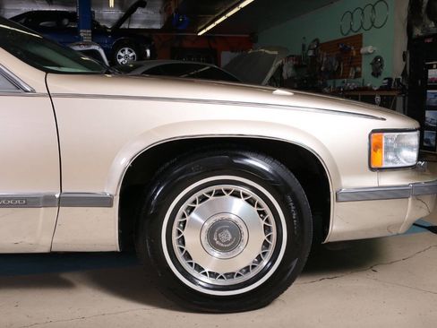 Used 1994 Cadillac Fleetwood Brougham RWD image 8