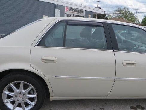 Used 2010 Cadillac DTS Luxury FWD image 44