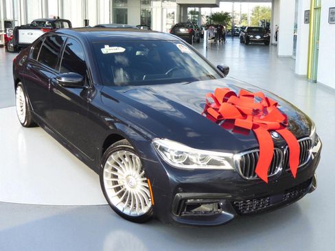 Used 2016 BMW 750i xDrive image 2