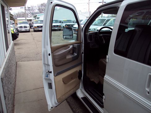 Used 2014 Chevrolet Express 1500 AWD image 21