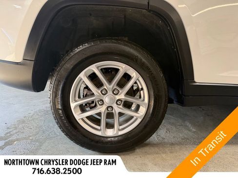 Used 2025 Jeep Grand Cherokee Laredo X w/ Luxury Tech Group I AWD/4WD image 41