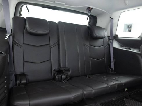 Used 2016 Cadillac Escalade Luxury AWD/4WD image 30