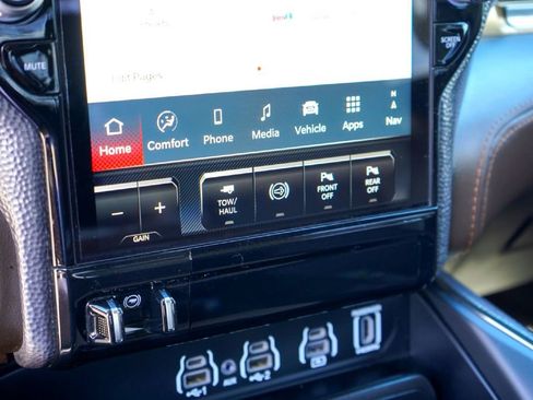 Used 2025 RAM 2500 Limited AWD/4WD image 17