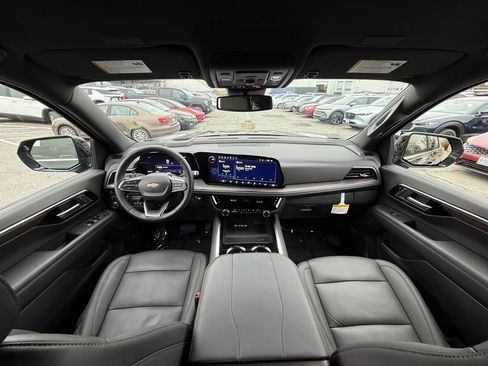 Used 2025 Chevrolet Suburban LT w/ Comfort Package image 22