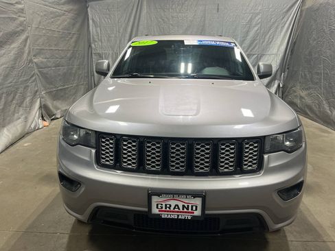 Used 2017 Jeep Grand Cherokee Altitude AWD/4WD image 2