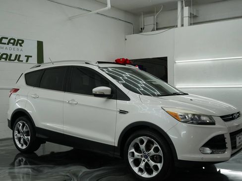Used 2015 Ford Escape Titanium w/ Equipment Group 301A FWD image 4