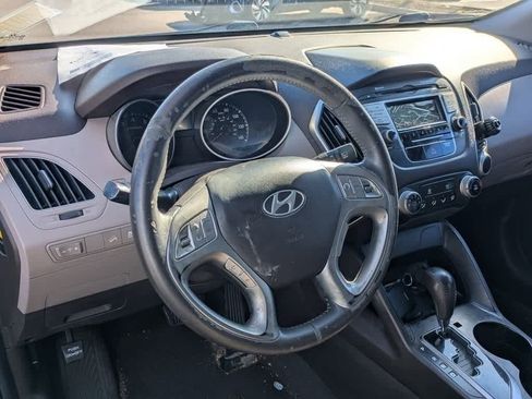 Used 2011 Hyundai Tucson GLS image 10