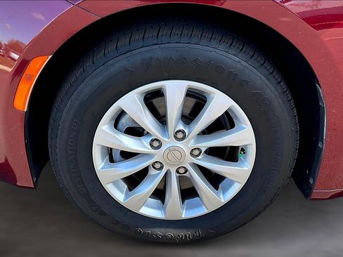 Used 2017 Chrysler Pacifica Touring-L image 35