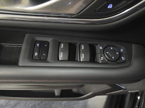 Used 2022 Chevrolet Suburban RST w/ Luxury Package image 30