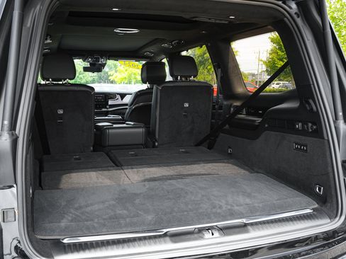 Used 2024 Jeep Grand Wagoneer Series III w/ Quick Order Packagew 28T AWD/4WD image 36