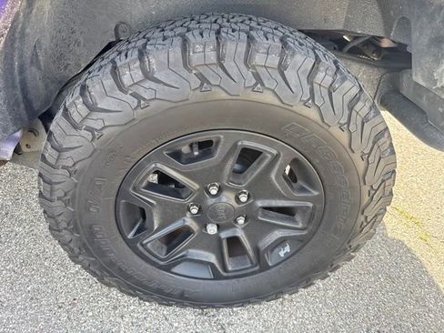 Used 2016 Jeep Wrangler Unlimited Sahara AWD/4WD image 4