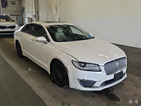 Used 2017 Lincoln MKZ Reserve w/ Climate Package FWD image 3