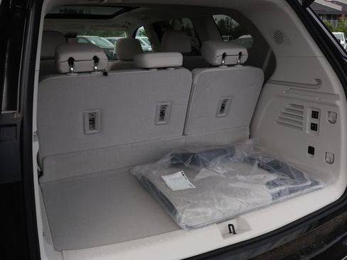 New 2026 Buick Enclave Avenir w/ Super Cruise Package AWD/4WD image 8
