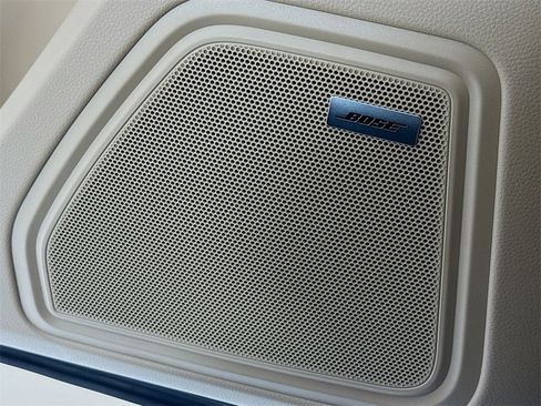 Certified 2025 Porsche Macan image 12